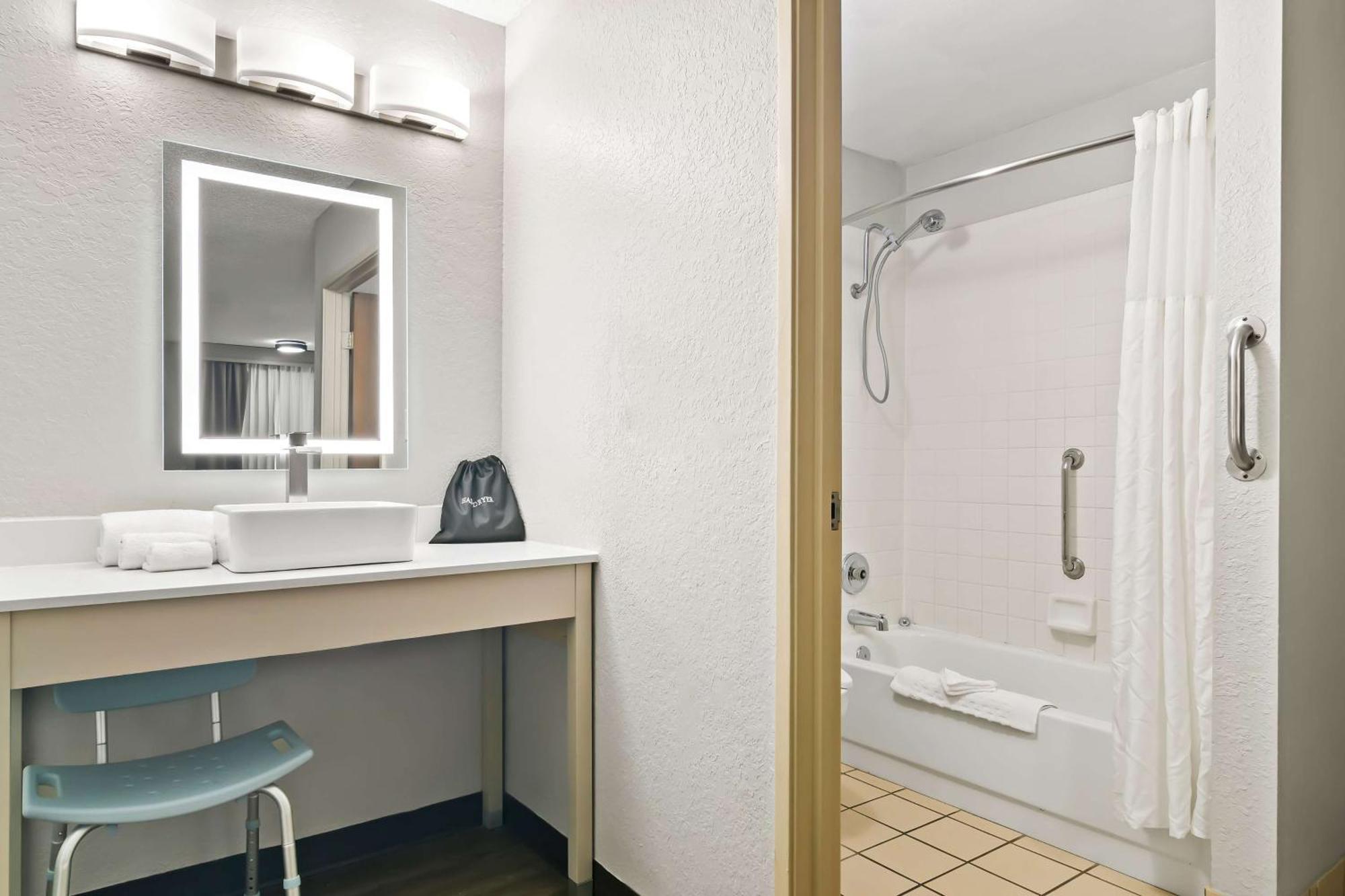Best Western The Oasis At Джоплин Екстериор снимка